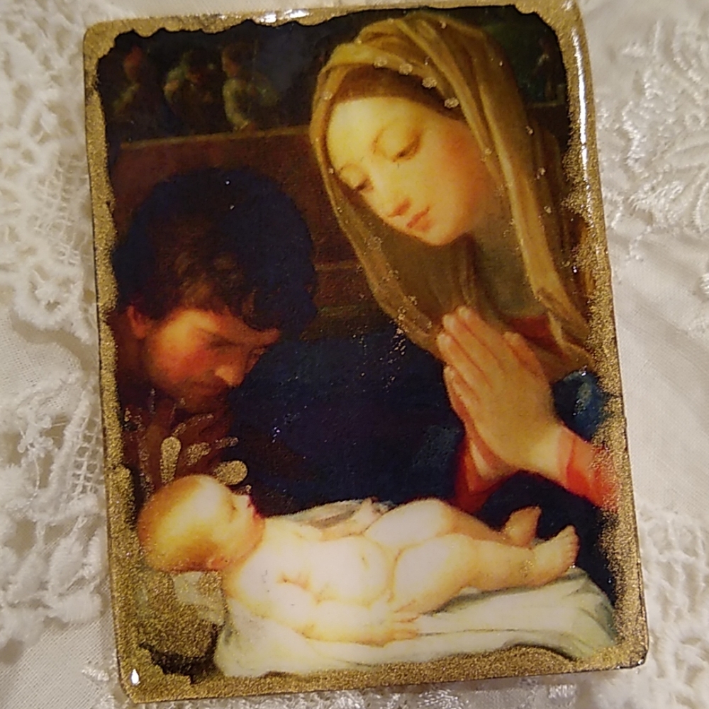 🙏🥰 artisan brooch depicting holy family